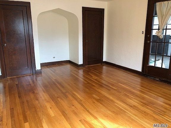 5th image of 42-15 Utopia Pkwy #1