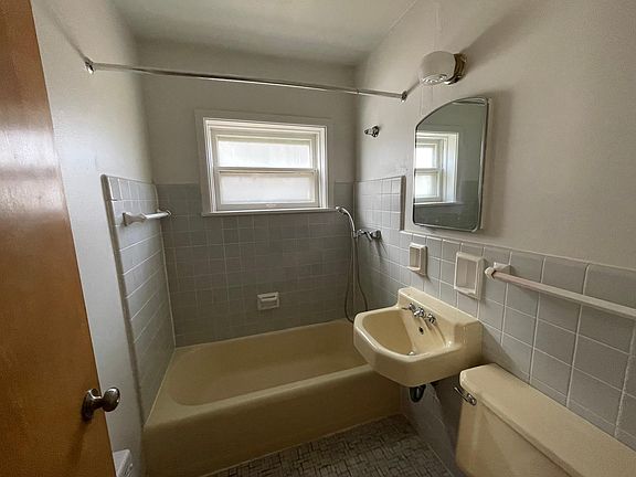 5th image of 4820 W Forest Home Ave #1
