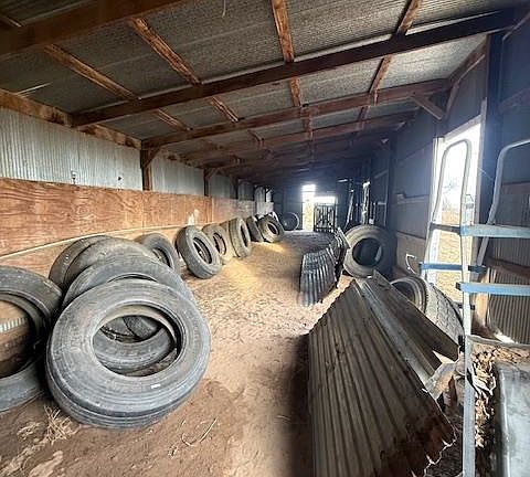 4th image of 1070 J Rd