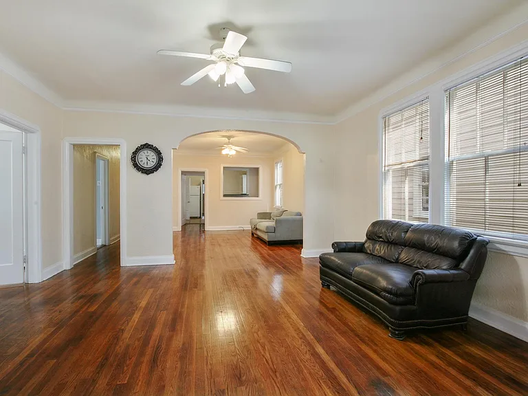 2102 S Carrollton Ave — Photo 2