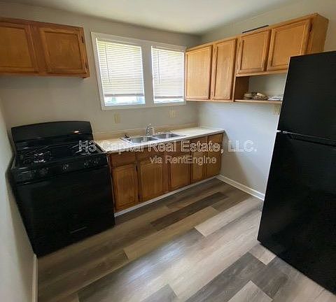 5th image of 1693 Market St