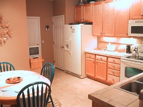 HUGE EAT-IN KITCHEN