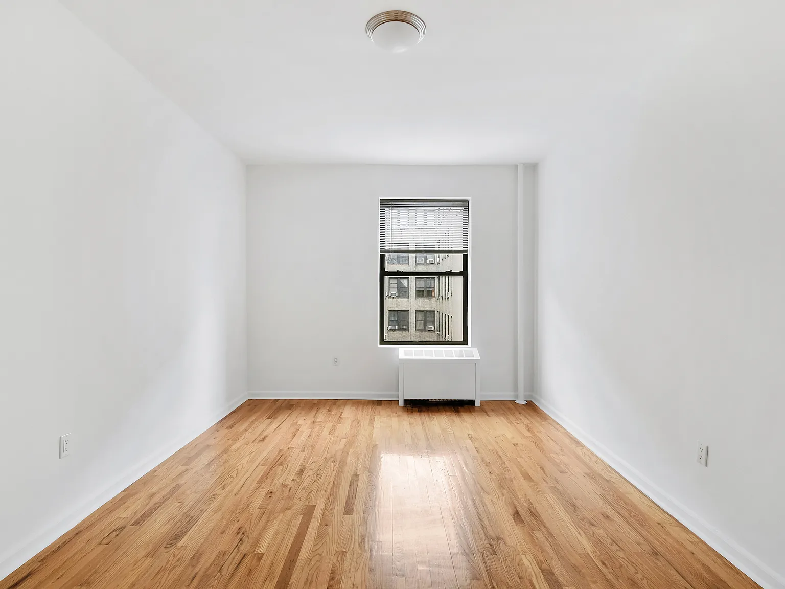 920 Riverside Drive — Photo 1