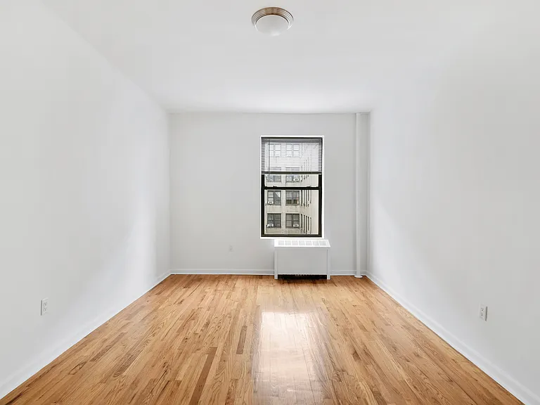 920 Riverside Dr #42B — Photo 1