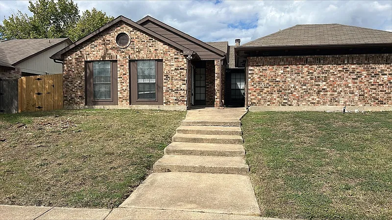 420 Dollins St