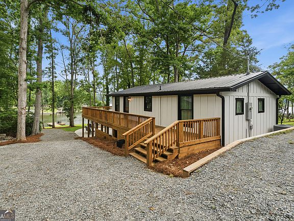 5th image of 233 Lakeshore Dr