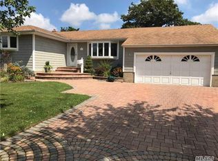 333 N Michigan Ave, Massapequa, NY 11758