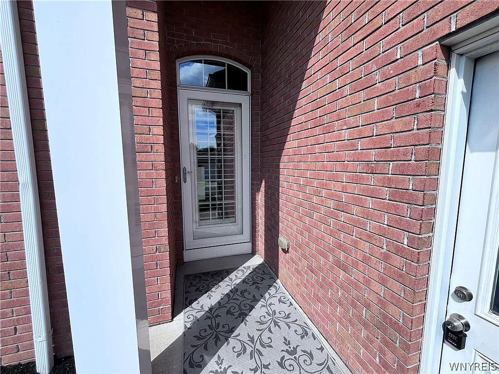 2 bed, 2.0 bath, 1897 sqft, $3,500 — Photo 4