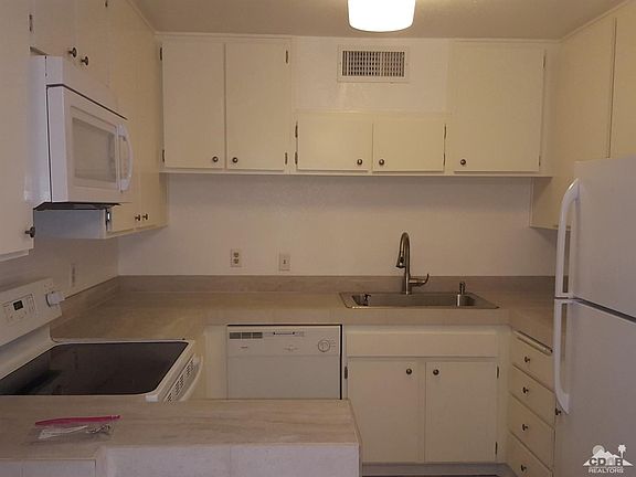 2nd image of 474 W Bradshaw Ln #4