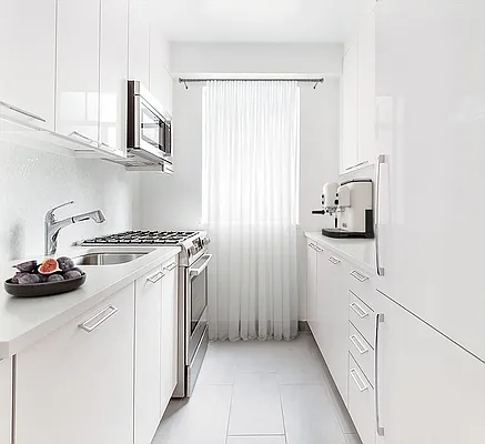 Rented by Central Park South Associates | media 10