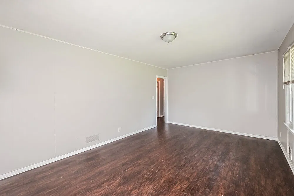 4 bed, 2.5 bath, 1850 sqft, $2,490 — Photo 3