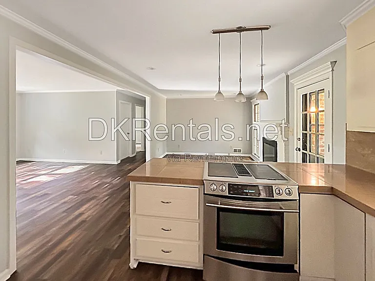 1580 Bainbridge Ln — Photo 6