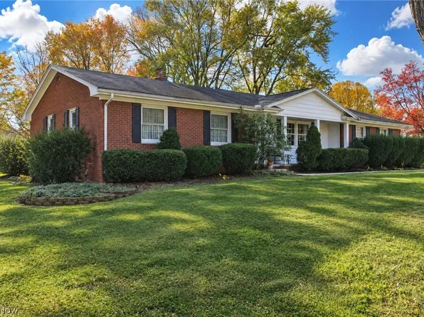 594 N Hidden Valley Rd, Cuyahoga Falls, OH 44223