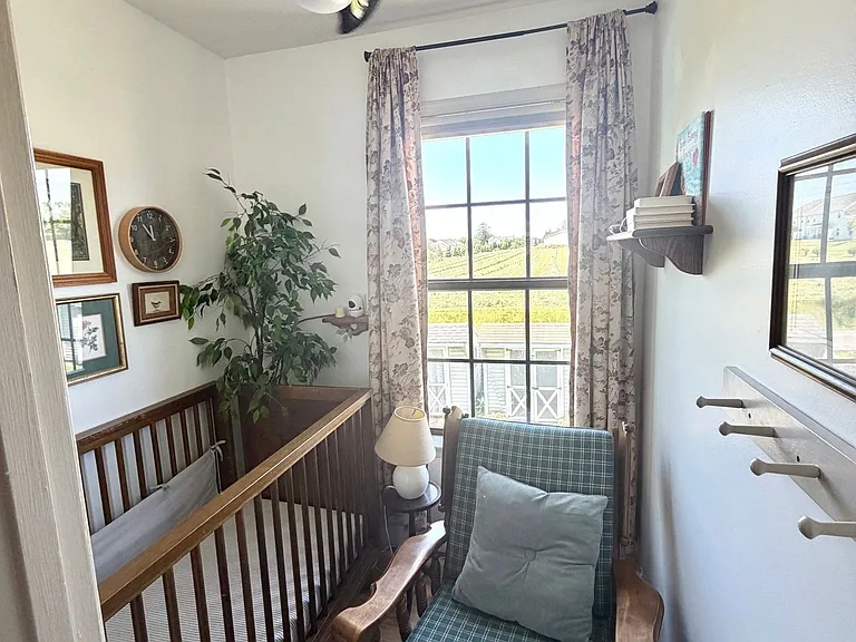 60 Carriage House Dr — Photo 18