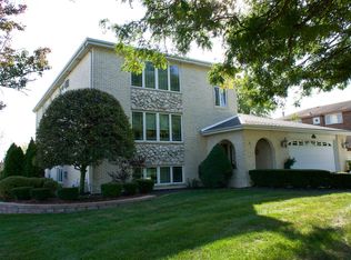11101 S Helena Dr, Palos Hills, IL 60465