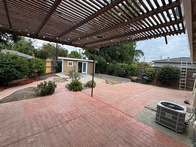 1120 Allen Dr — Photo 12