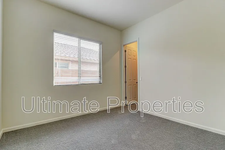 18526 W Desert Trumpet Rd — Photo 15