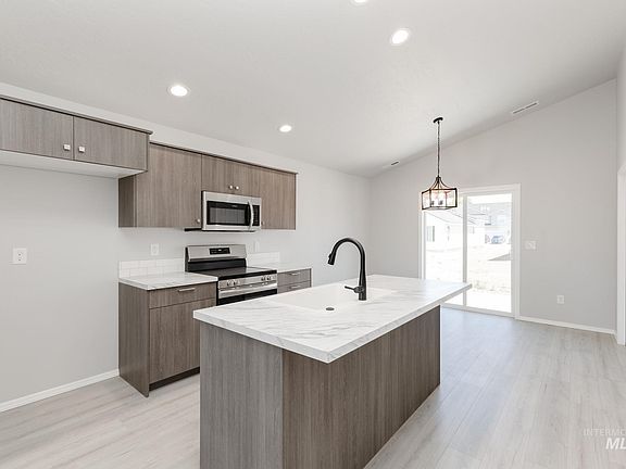 4th image of 1670 SW Besra Dr