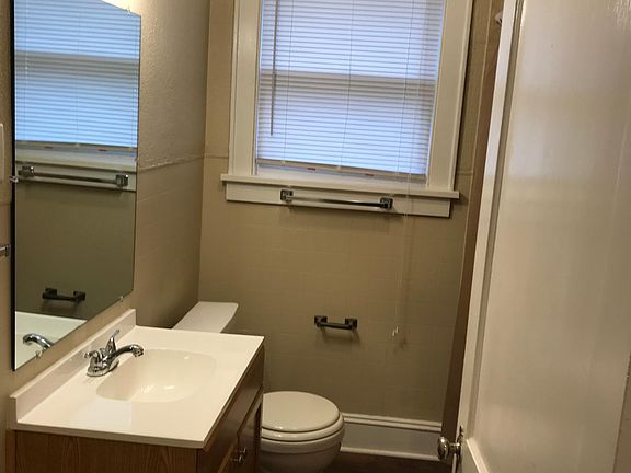 3rd image of 137 College St