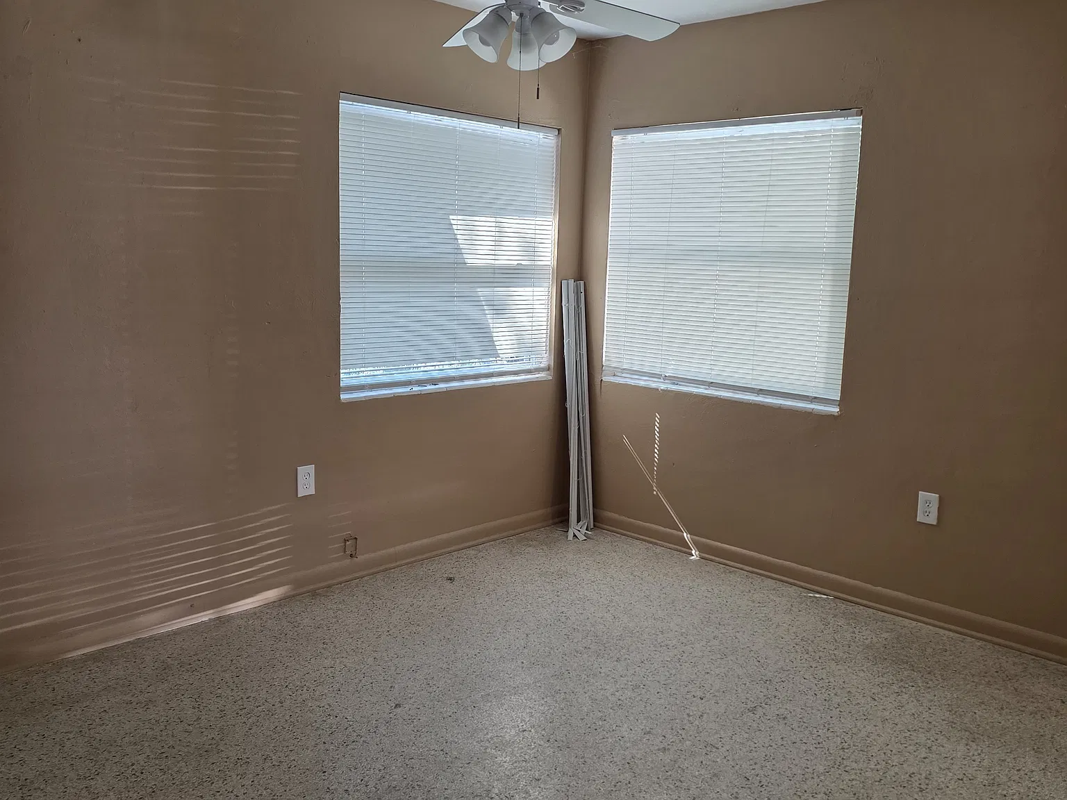 3 bed, 1300 sqft, $2,100 — Photo 3
