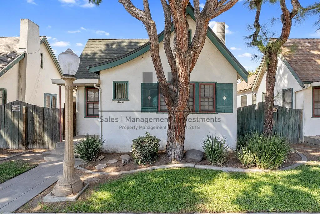 232 E San Joaquin Ave — Photo 2