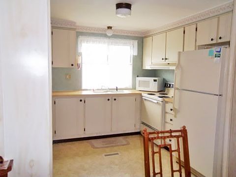 1st image of 276 Queen Mary Loop