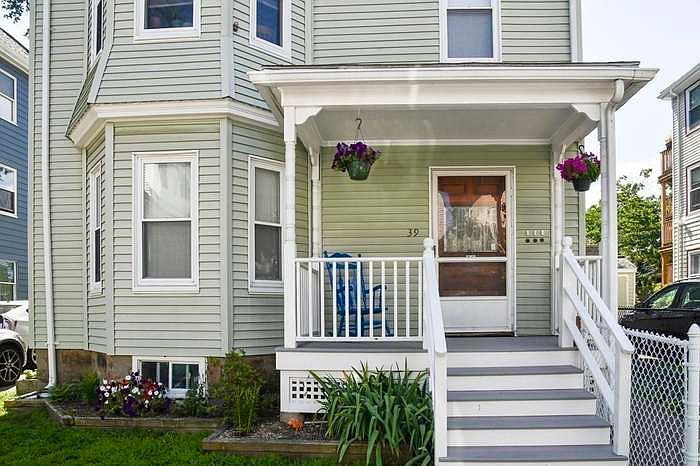 1st image of 39A Goldsmith St #3