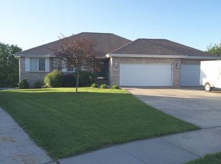 3420 Desert Ct, Lincoln, NE 68516