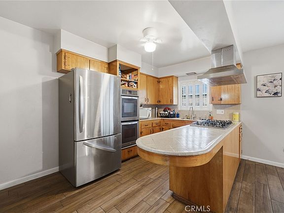 5th image of 495 W C St