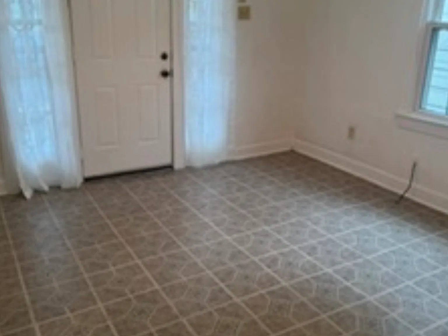 3 bed, 1785 sqft, $1,881 — Photo 2