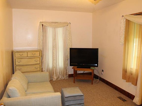 5th image of 1139 White Bear Ave N