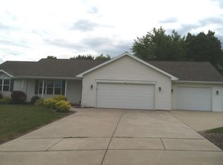 2871 Aquarius Rd, Green Bay, WI 54311