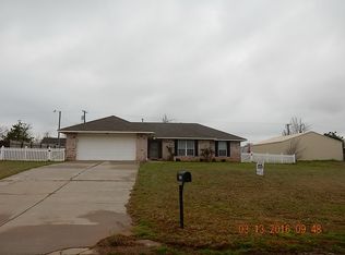 409 N Cimarron Rd, Tuttle, OK 73089