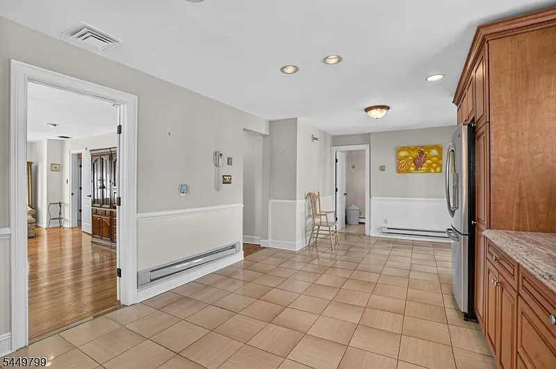 3 bed, 1.0 bath, $2,950 — Photo 3