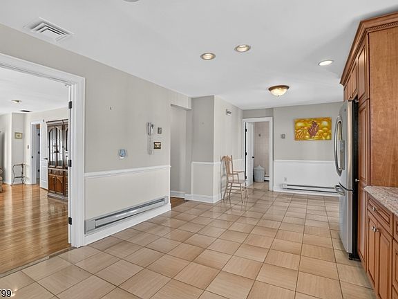 3rd image of 200 N 18th St Floor 2