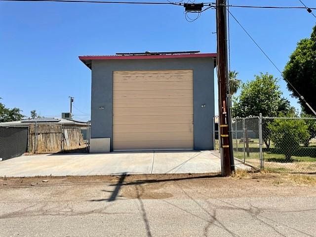 2nd image of 415 N 3rd St
