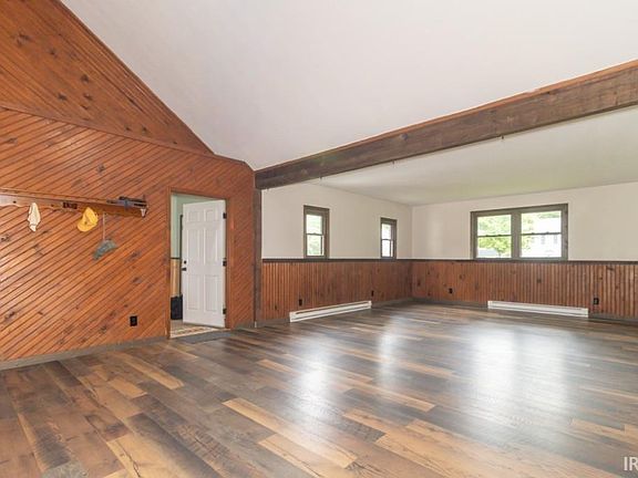 4th image of 410 Crescent Dr