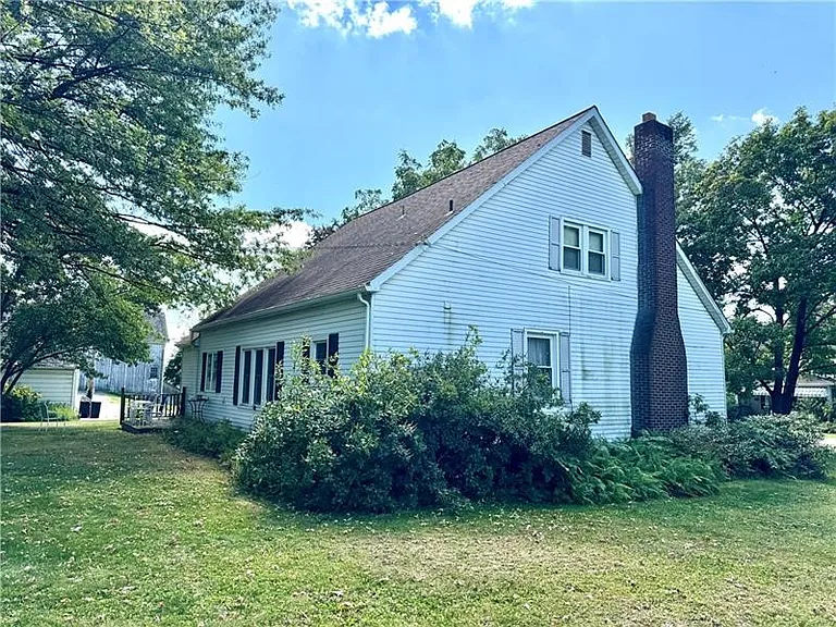 149 S Franklin St — Photo 22