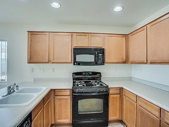 2nd image of 4027 Puebla St