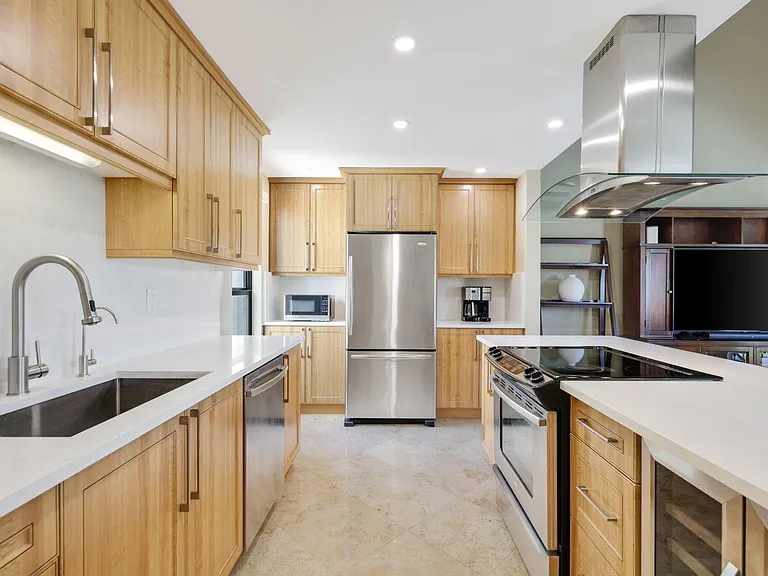 800 Greensward Ct #203-I — Photo 3