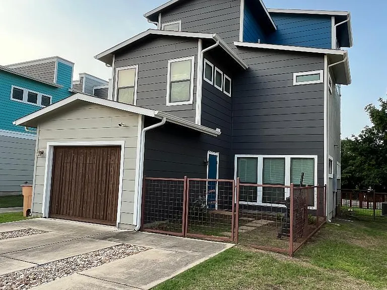 2001 Carlson Dr — Photo 3