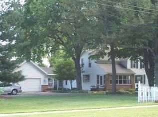 2260 Rosewood St, Jenison, MI 49428