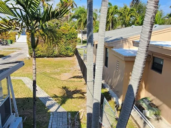 708 NE 4th St #2, Hallandale, FL 33009