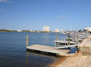 820 S North Lake Dr, Hollywood, FL 33019