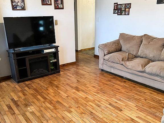 3rd image of 730 W 15th St
