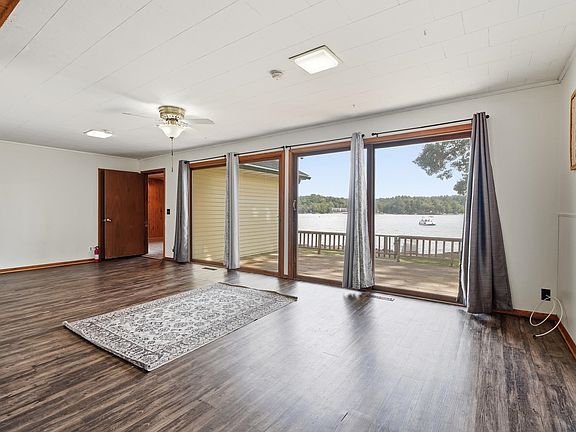 2nd image of 40 Bayer Ln