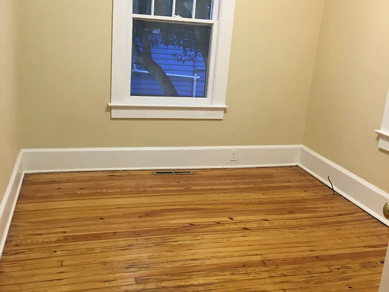 615 E 2nd St — Photo 5