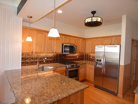 4th image of 842 Amelia Ct