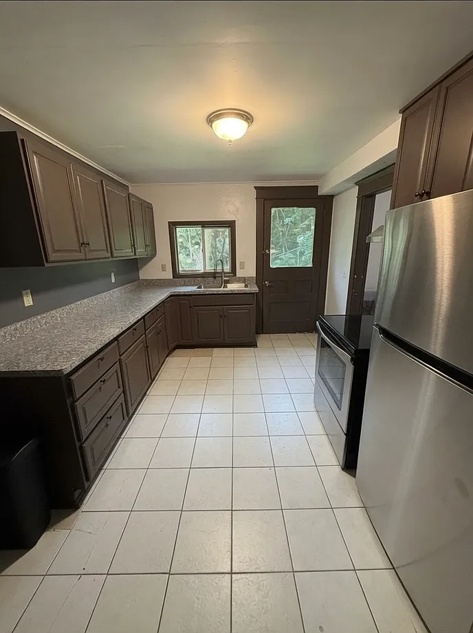 2 bed, 1092 sqft, $1,800 — Photo 3
