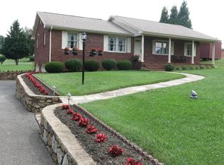 8101 Hunters Trl, Roanoke, VA 24019